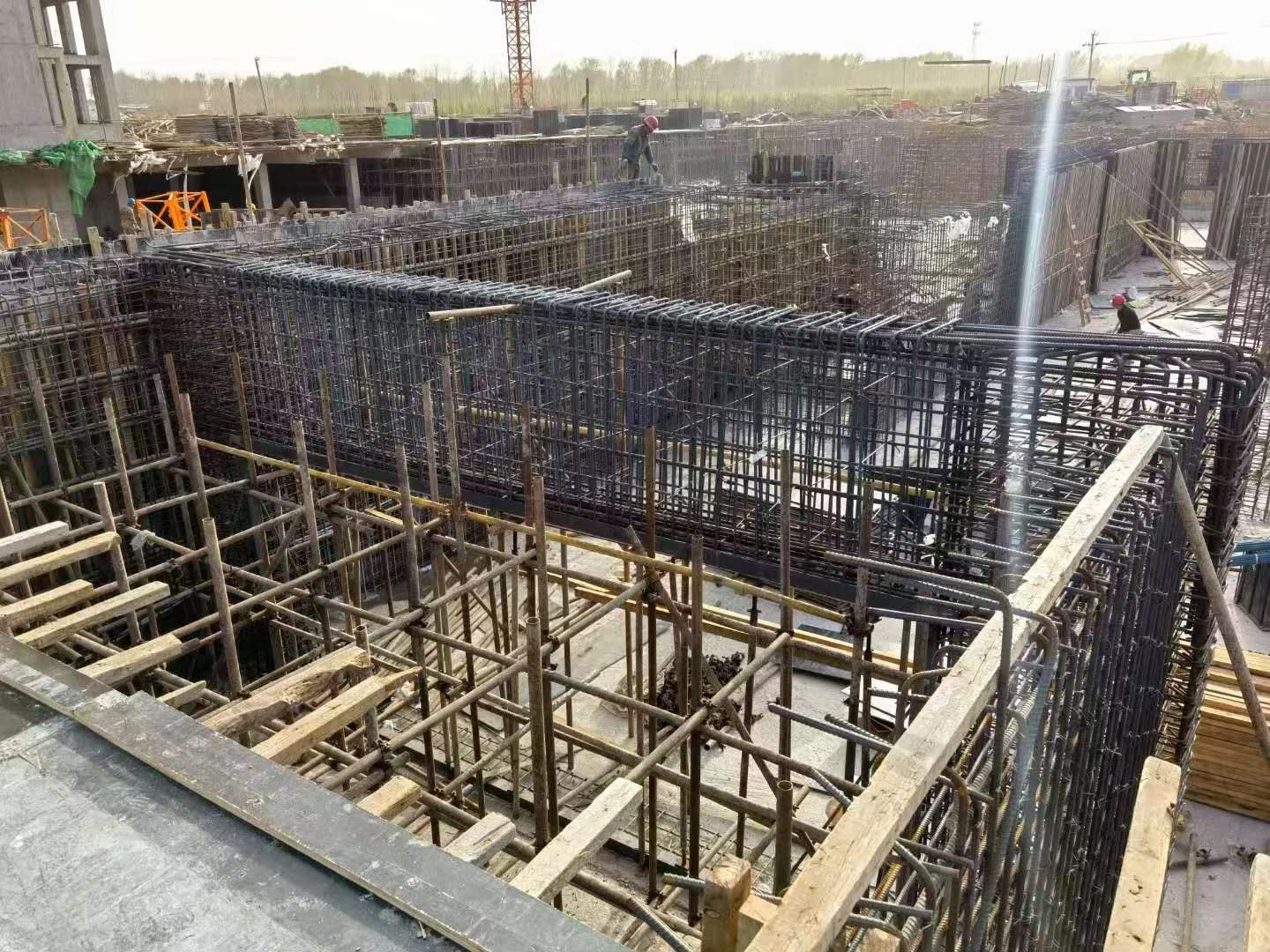 丰宁建筑基础筏板施工时混凝土有哪些常见问题?